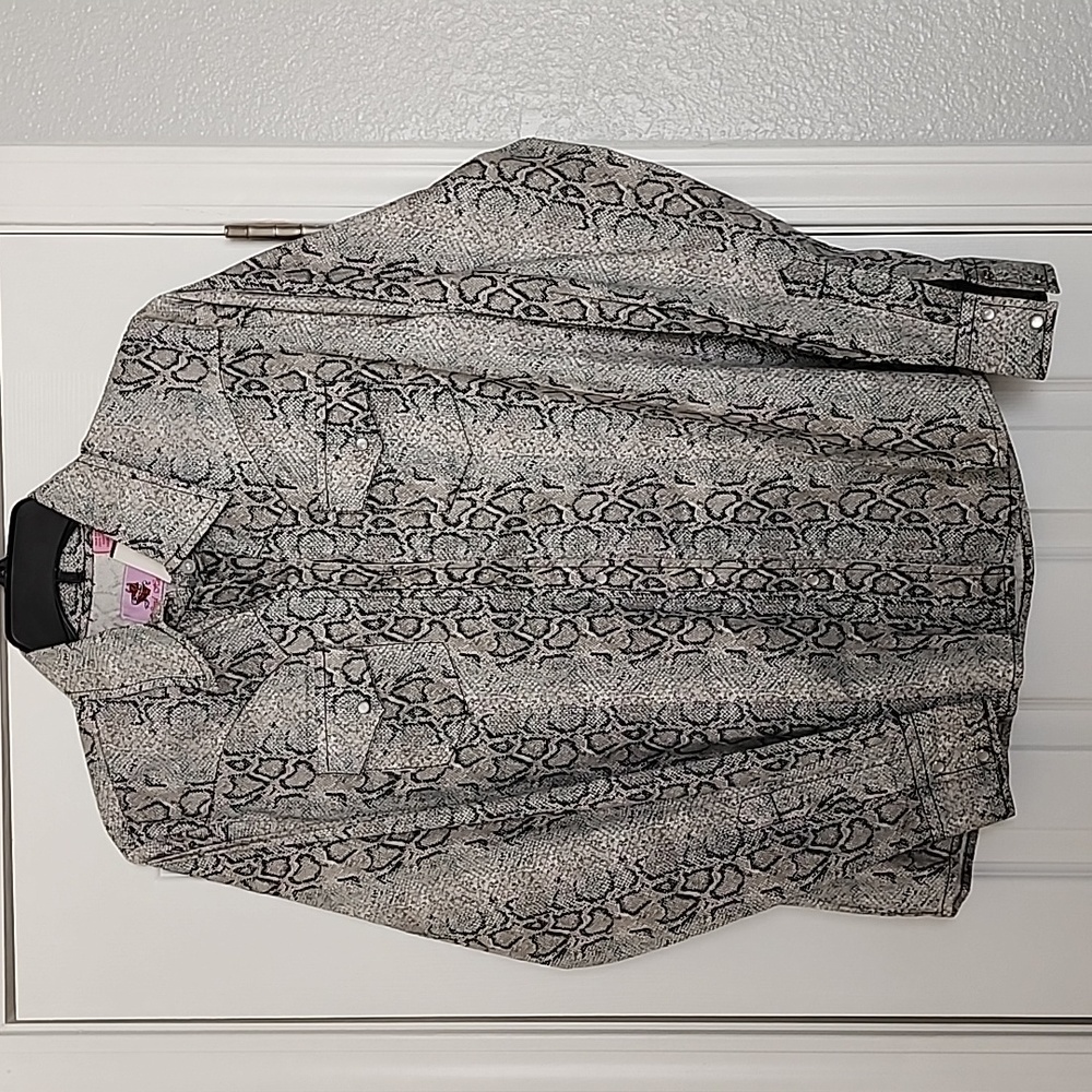 Womens XL Wired Heart Western shirt snakeskin print.  Long sleeve snap button